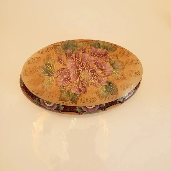 Vintage Oval  Handpainted Porcelain Jewelry Dish with Lid. - Picture 2 of 8